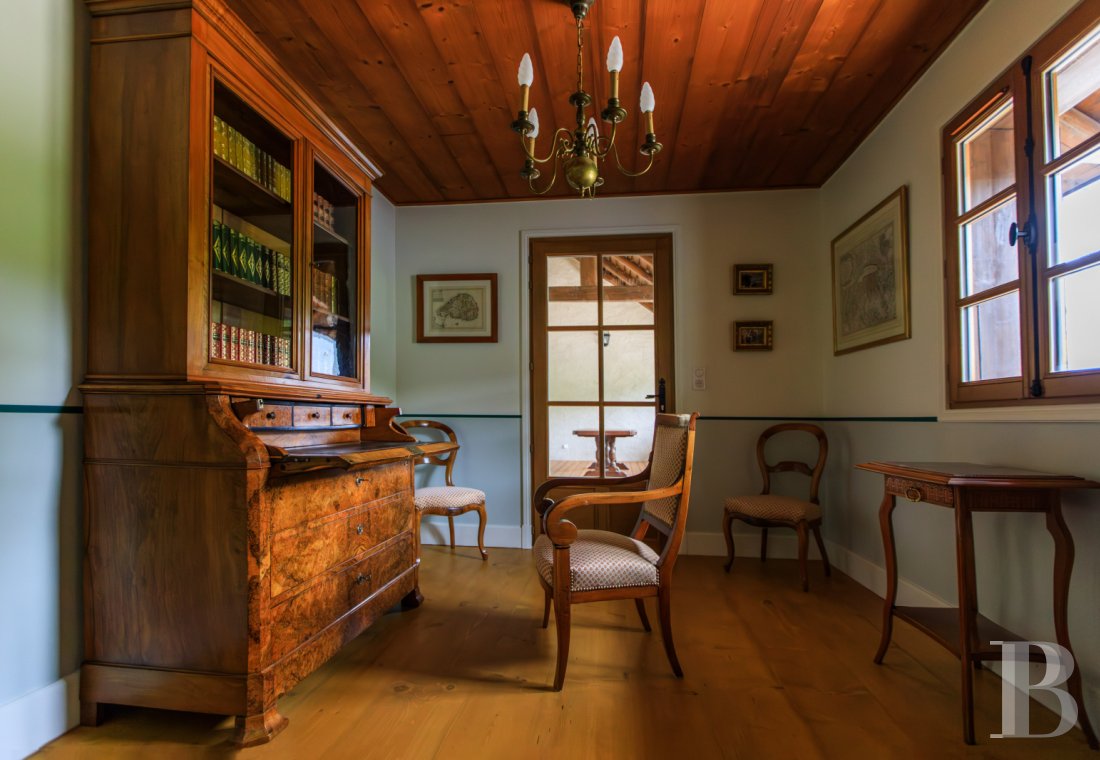A former livestock farm which has been transformed into a vast, comfortable home near to Nantua in the Haut-Bugey region - photo  n°28